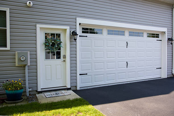 24/7 Emergency Garage Door Panel Replacement experts in Black Hammock, FL
